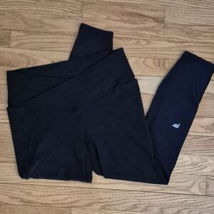 Fabletics Women's M Black Oasis Pure Luxe Crossover 7/8 Leggings EUC